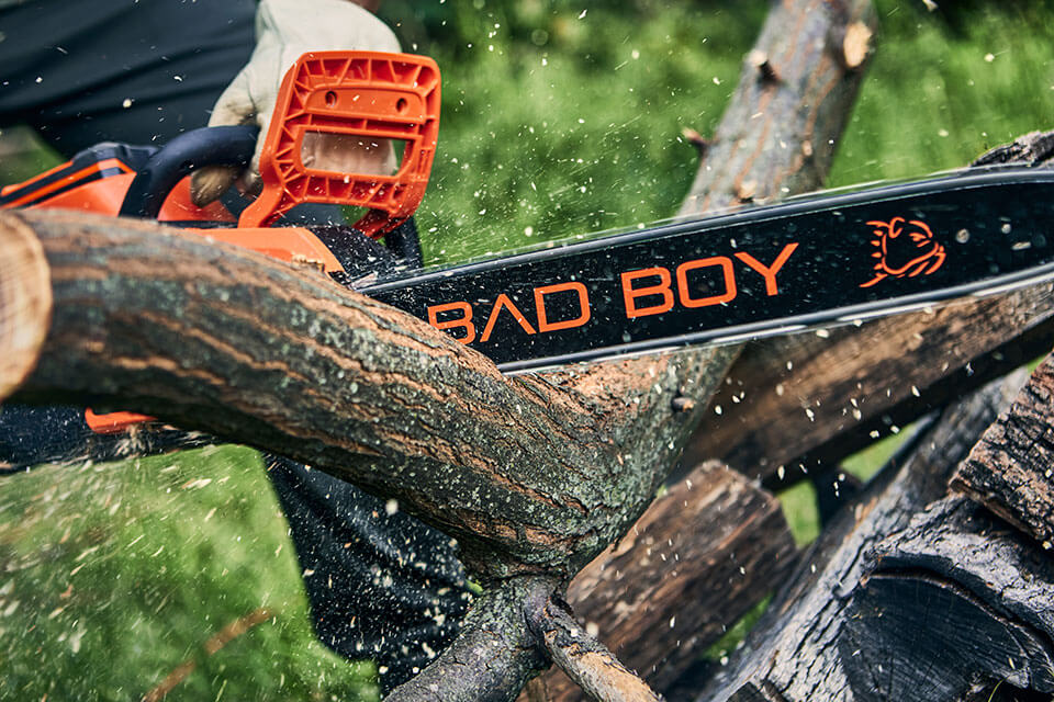 https://badboycountry.com/images/content_photos/tools/eseries/chainsaw/chainsaw_built_1.jpg